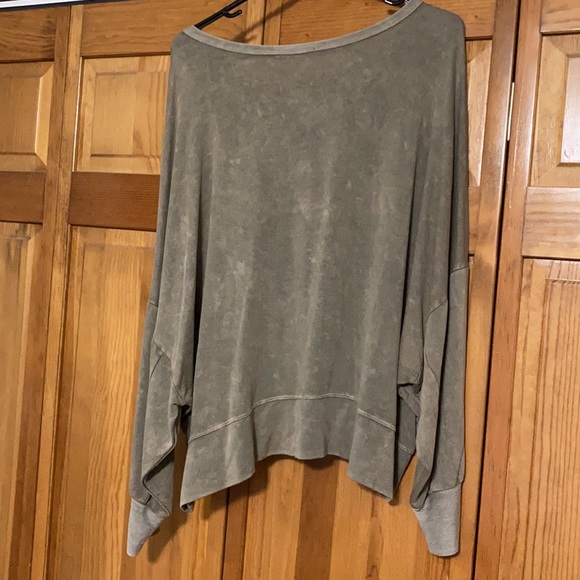 Brown distressed top - Picture 5 of 6